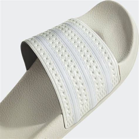 adidas witte badslippers|adidas adilette sokken.